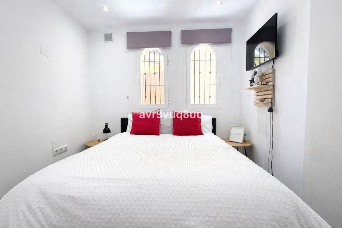 4 slaapkamer Halfvrijstaande villa te koop in Riviera del Sol met zwembad garage - € 469.950 (Ref: 9618707)