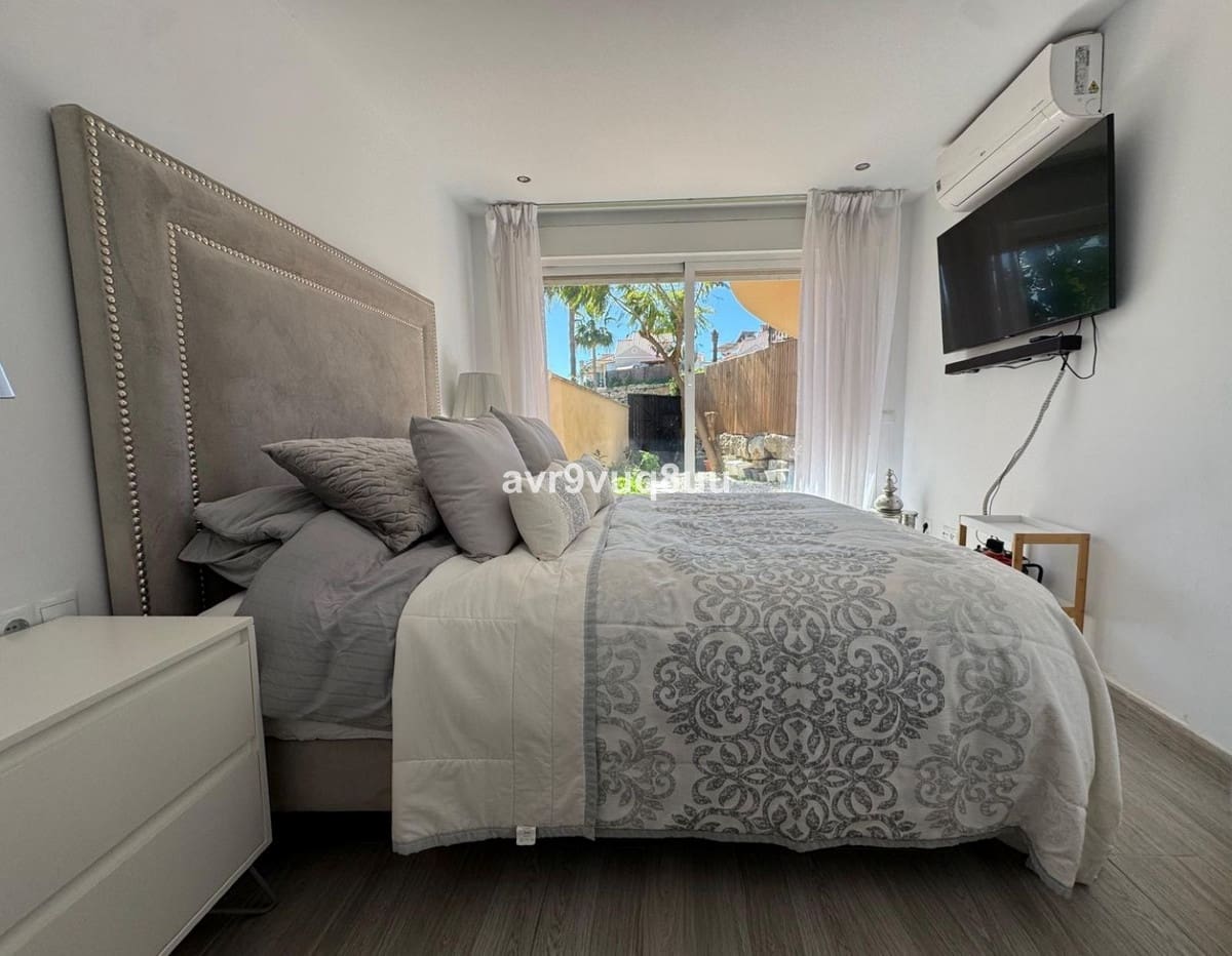 4 slaapkamer Halfvrijstaande villa te koop in Riviera del Sol met zwembad garage - € 469.950 (Ref: 9618707)