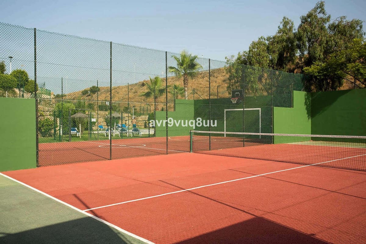 4 slaapkamer Halfvrijstaande villa te koop in Riviera del Sol met zwembad garage - € 469.950 (Ref: 9618707)