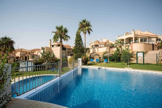 4 soveværelse Semi-Rækkehus til salg i Riviera del Sol, Mijas med swimmingpool garage - € 469.950 (Ref: 9618707)