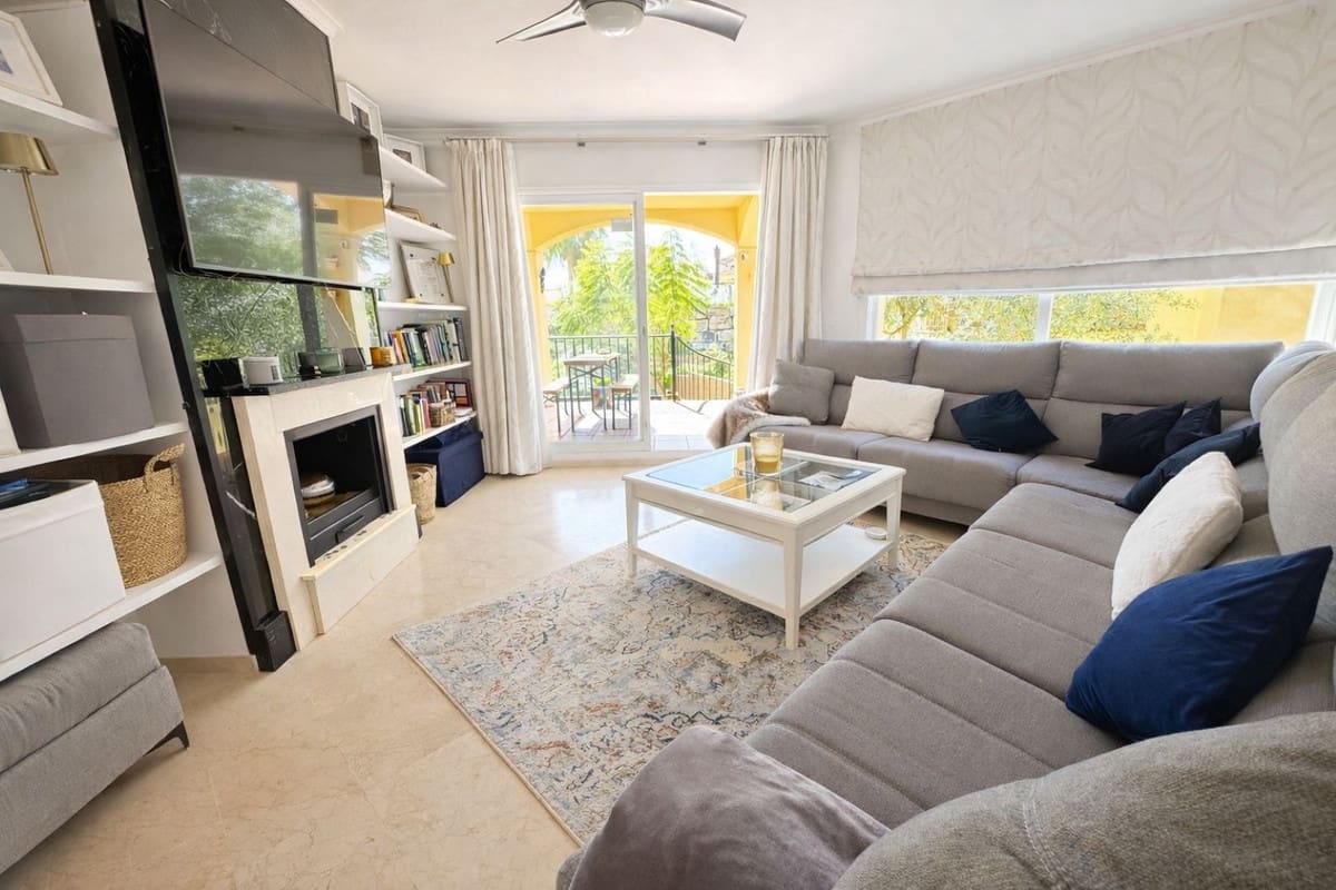 4 bedroom Semi-detached Villa for sale in Riviera del Sol with pool garage - € 469,950 (Ref: 9618707)