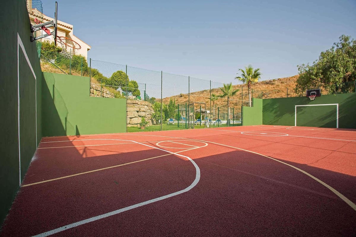 4 bedroom Semi-detached Villa for sale in Riviera del Sol with pool garage - € 469,950 (Ref: 9618707)