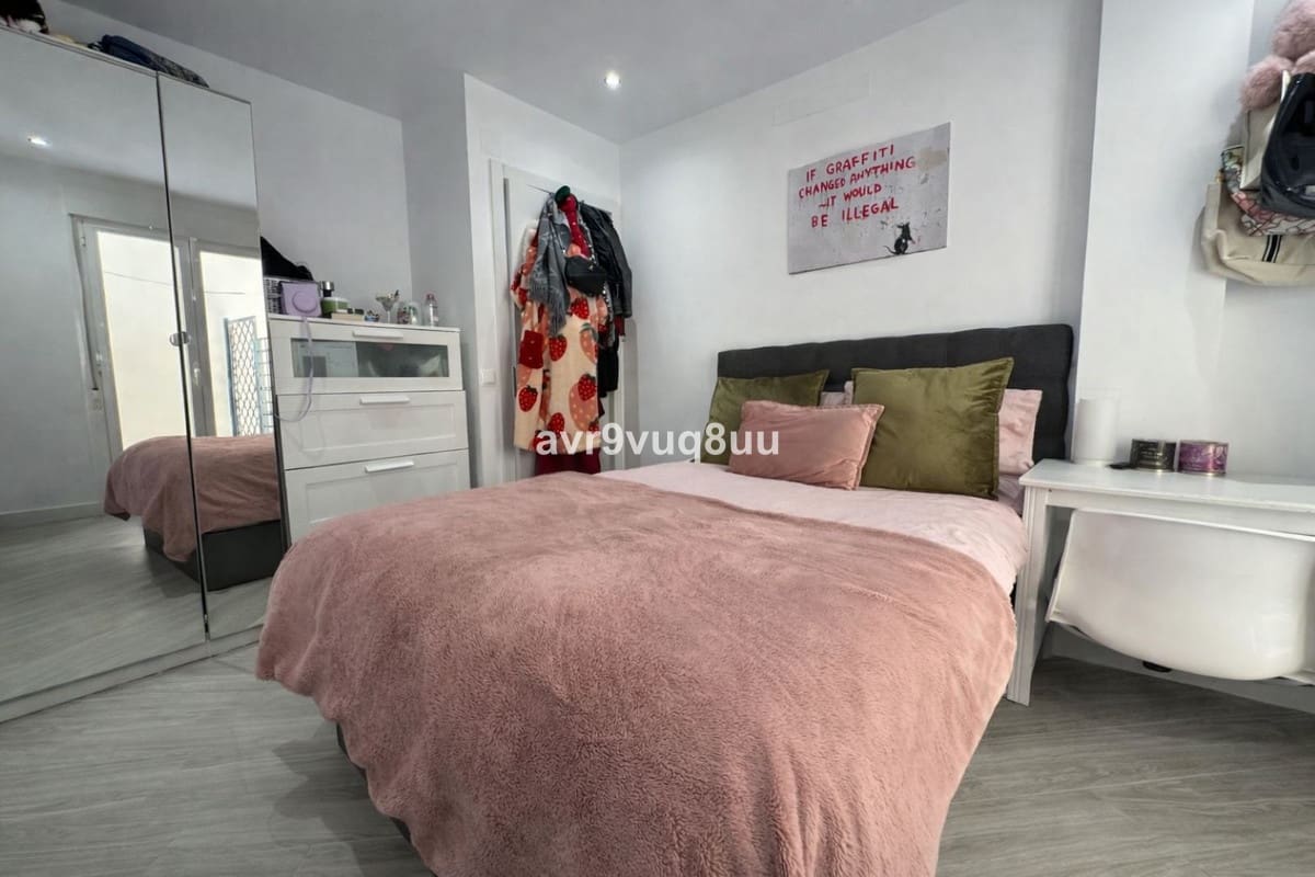 4 soveværelse Semi-Rækkehus til salg i Riviera del Sol med swimmingpool garage - € 469.950 (Ref: 9618707)