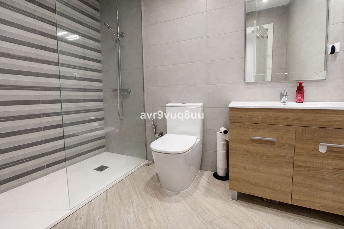 4 soveværelse Semi-Rækkehus til salg i Riviera del Sol med swimmingpool garage - € 469.950 (Ref: 9618707)