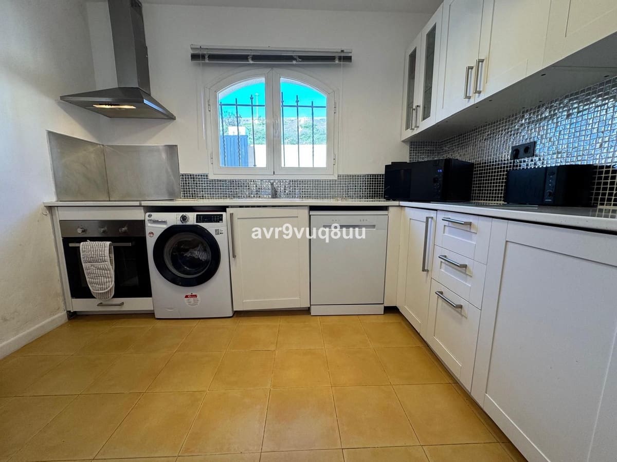 4 soveværelse Semi-Rækkehus til salg i Riviera del Sol med swimmingpool garage - € 469.950 (Ref: 9618707)