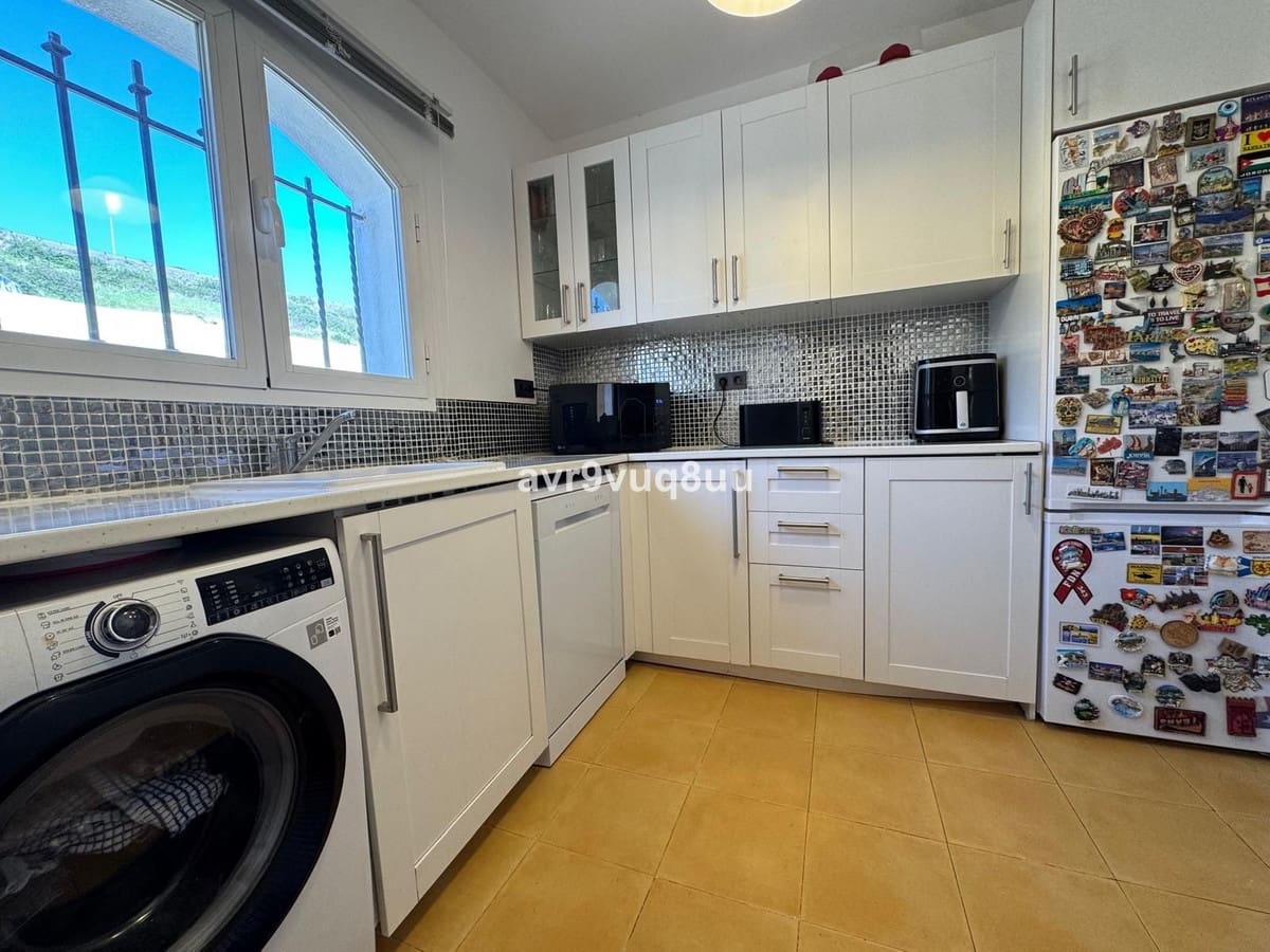4 soveværelse Semi-Rækkehus til salg i Riviera del Sol med swimmingpool garage - € 469.950 (Ref: 9618707)