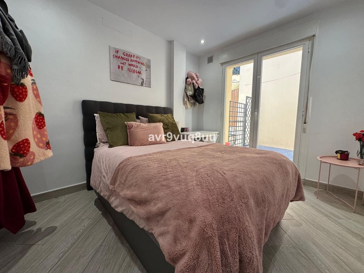 4 soveværelse Semi-Rækkehus til salg i Riviera del Sol med swimmingpool garage - € 469.950 (Ref: 9618707)