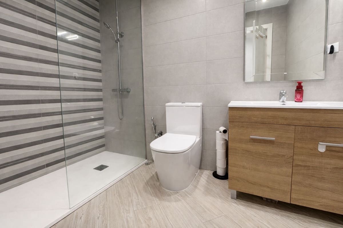 4 soveværelse Semi-Rækkehus til salg i Riviera del Sol med swimmingpool garage - € 449.950 (Ref: 9618707)