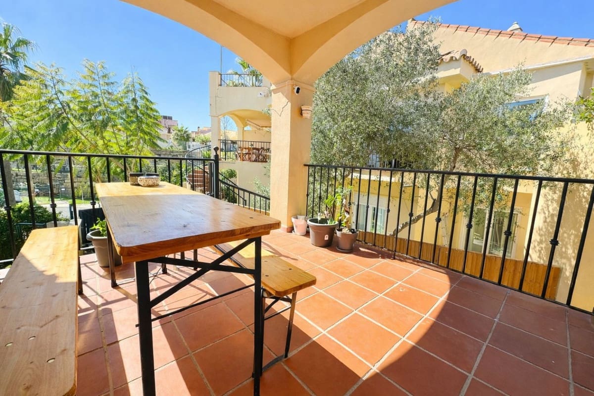 4 soveværelse Semi-Rækkehus til salg i Riviera del Sol med swimmingpool garage - € 449.950 (Ref: 9618707)