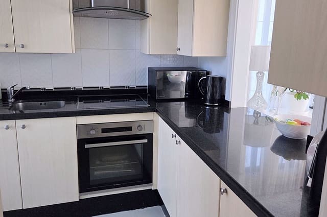 2 bedroom Apartment for sale in Málaga city with pool - € 349,000 (Ref: 9622281)