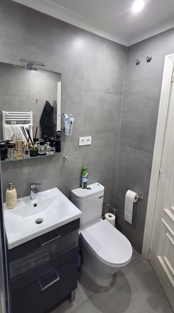 2 bedroom Apartment for sale in Malaga city with pool - € 349,000 (Ref: 9622281)