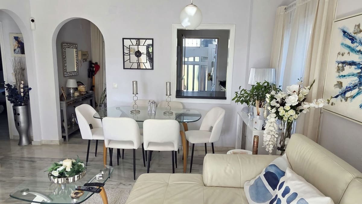 2 bedroom Apartment for sale in Malaga city with pool - € 349,000 (Ref: 9622281)
