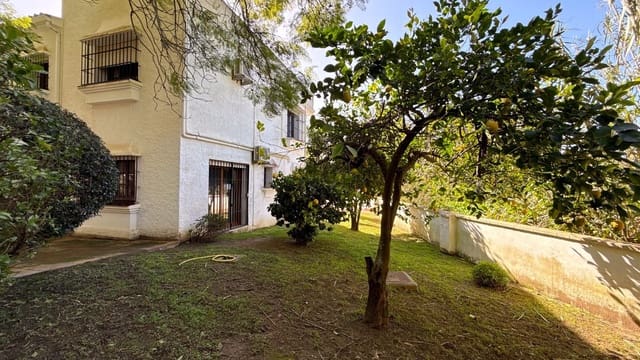 5 soverom Villa til salgs i El Rosario, Marbella med svømmebasseng - € 950 000 (Ref: 9628316)