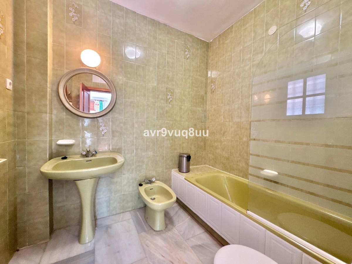 5 bedroom Villa for sale in El Rosario with pool - € 950,000 (Ref: 9628316)