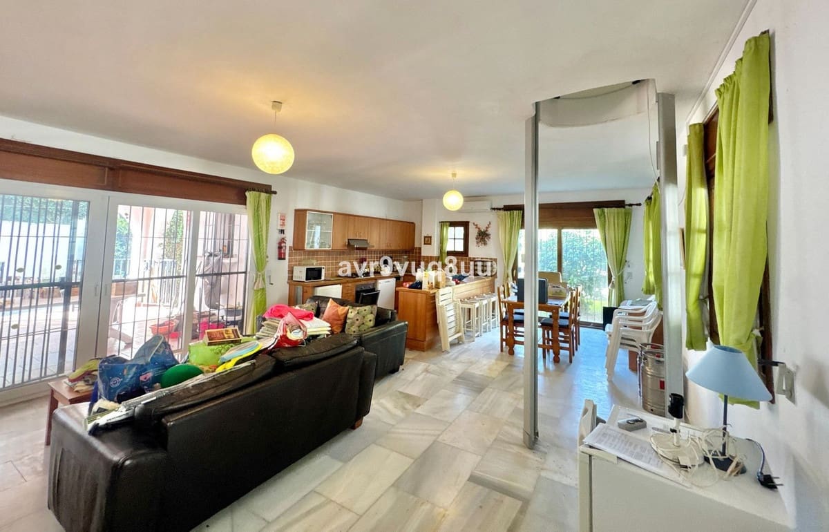 5 bedroom Villa for sale in El Rosario with pool - € 950,000 (Ref: 9628316)