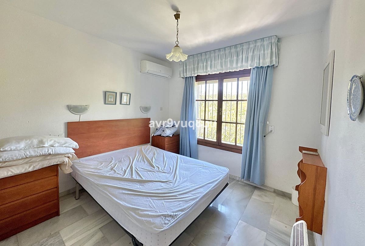 5 bedroom Villa for sale in El Rosario with pool - € 950,000 (Ref: 9628316)