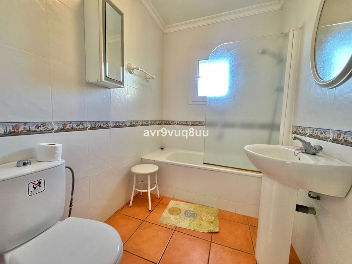 5 bedroom Villa for sale in El Rosario with pool - € 950,000 (Ref: 9628316)