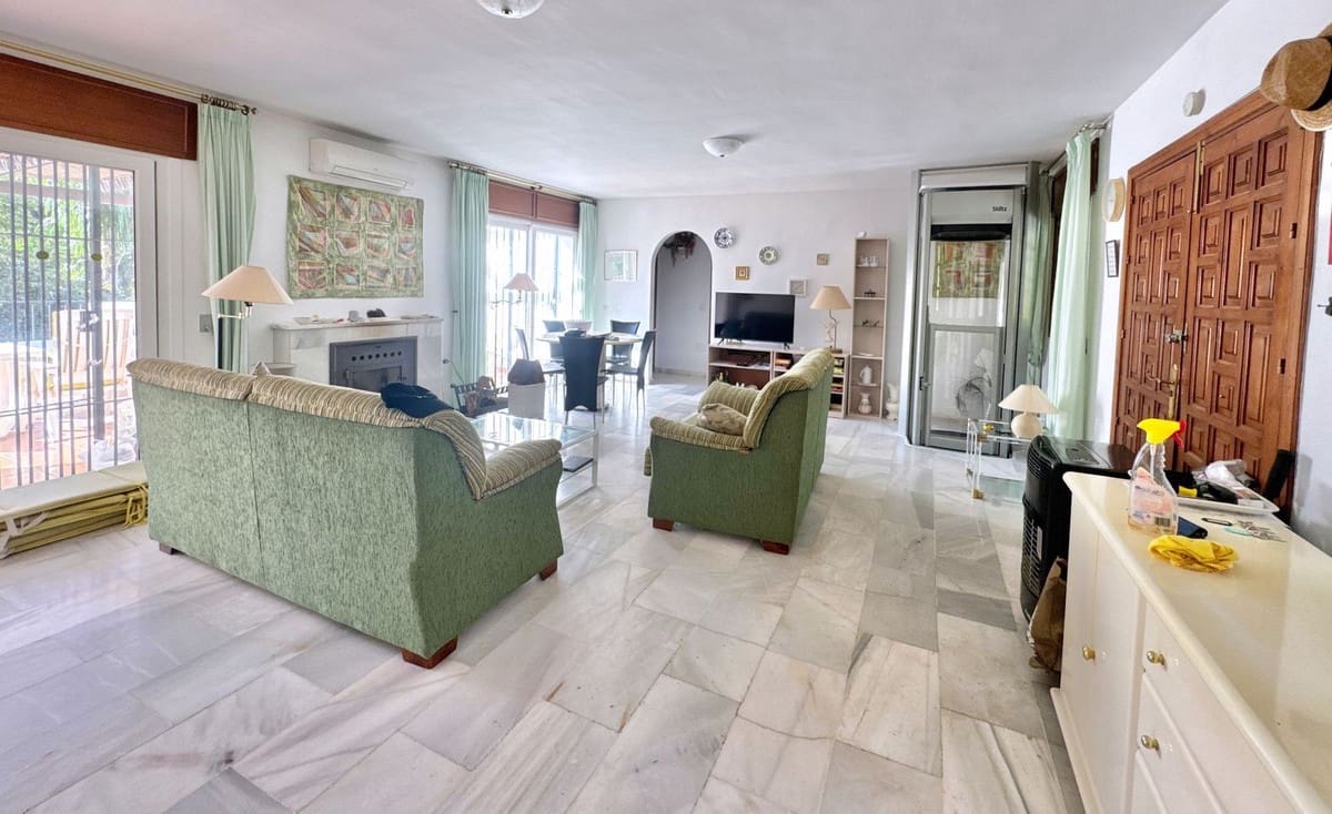 5 makuuhuone Huvila myytävänä paikassa El Rosario mukana uima-altaan - 950 000 € (Ref: 9628316)