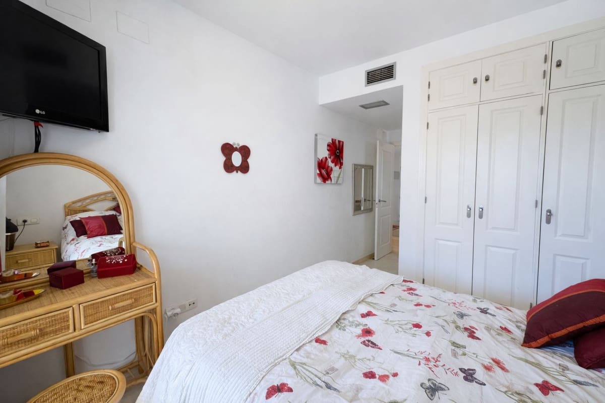 2 makuuhuone Huoneisto myytävänä paikassa Riviera del Sol mukana uima-altaan 
autotalli - 275 000 € (Ref: 9635162)