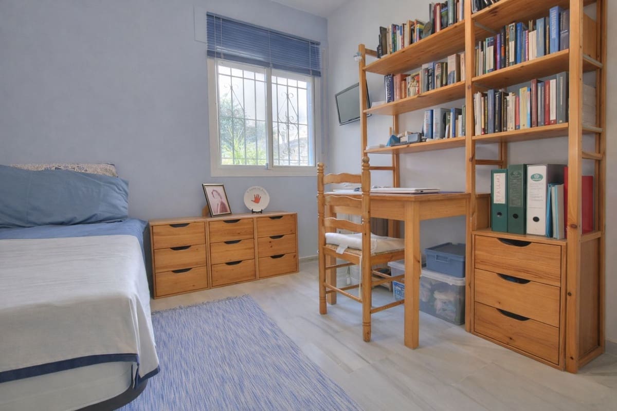 3 Zimmer Apartment zu verkaufen in Miraflores mit Pool Garage - 450.000 € (Ref: 9683291)