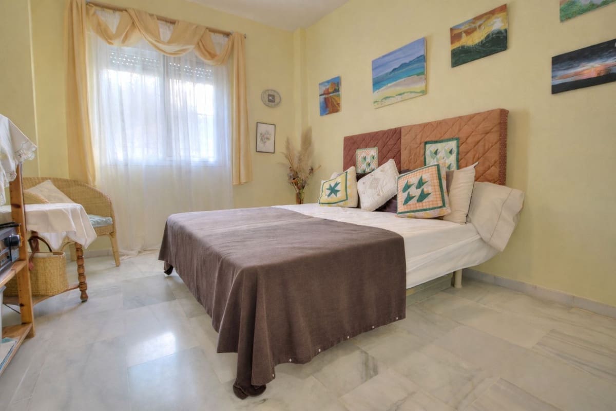Apartamento de 3 habitaciones en Miraflores en venta con piscina garaje - 450.000 € (Ref: 9683291)