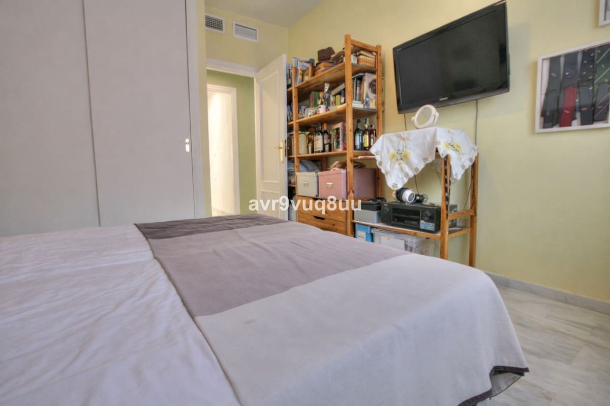 3 bedroom Apartment for sale in Miraflores with pool garage - € 395,000 (Ref: 9683291)
