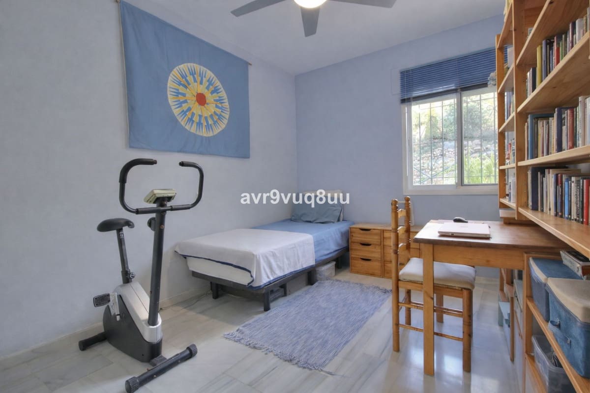 3 bedroom Apartment for sale in Miraflores with pool garage - € 395,000 (Ref: 9683291)