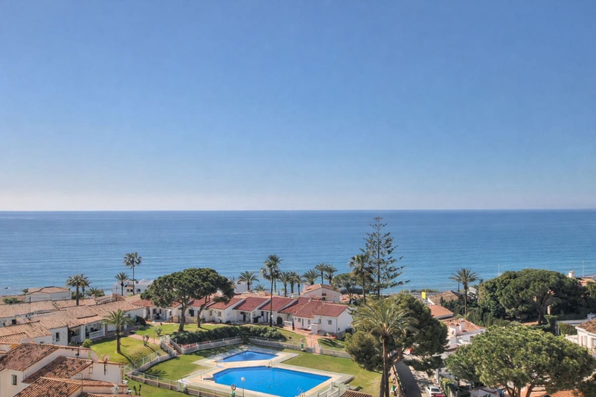 2 bedroom Penthouse for sale in La Cala de Mijas with pool garage - € 265,000 (Ref: 9683324)