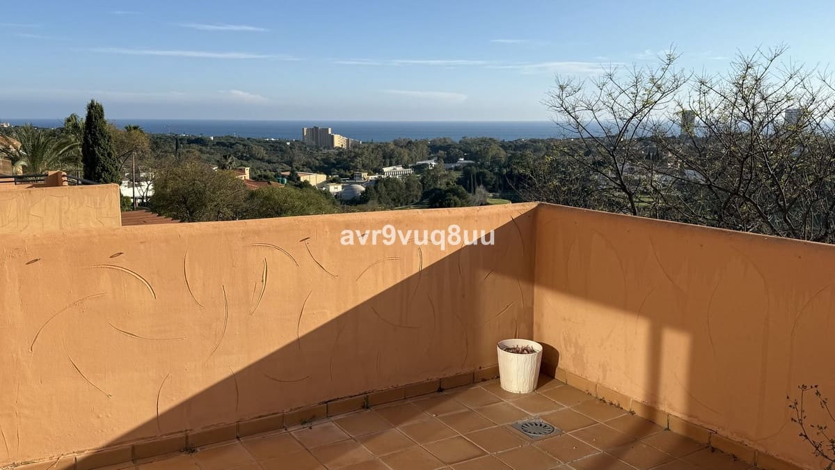 2 makuuhuone Huoneisto myytävänä paikassa Elviria mukana uima-altaan 
autotalli - 449 950 € (Ref: 9697917)