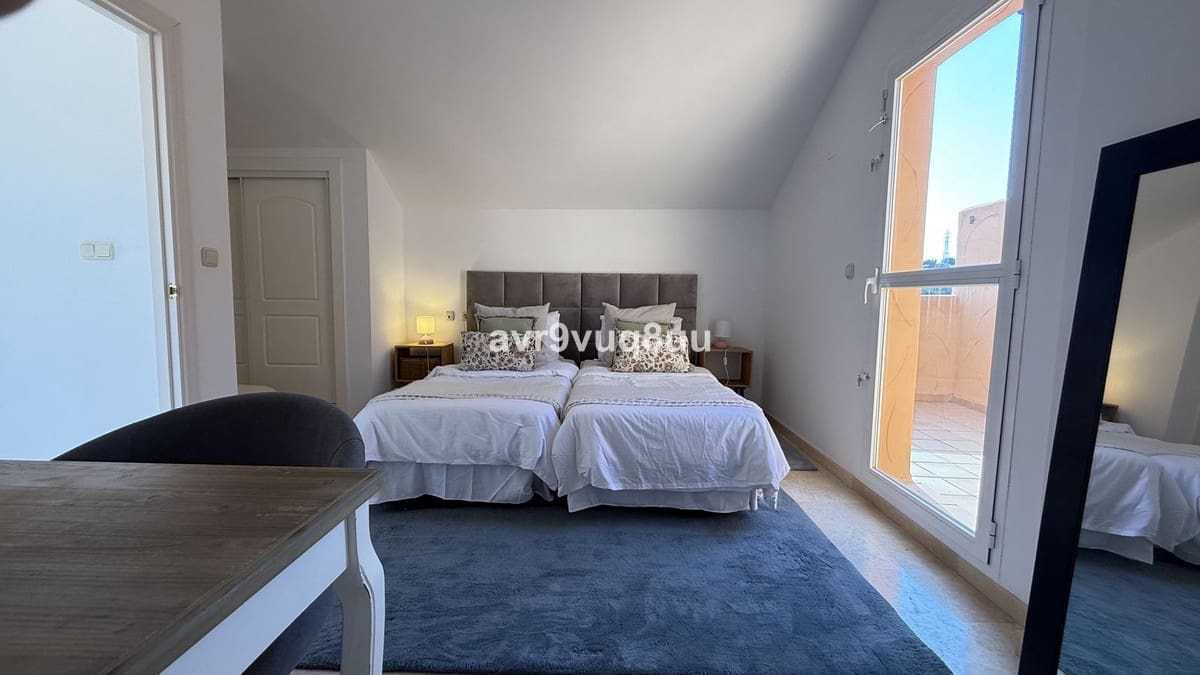 2 makuuhuone Huoneisto myytävänä paikassa Elviria mukana uima-altaan 
autotalli - 449 950 € (Ref: 9697917)