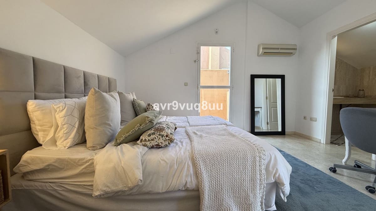 2 makuuhuone Huoneisto myytävänä paikassa Elviria mukana uima-altaan 
autotalli - 449 950 € (Ref: 9697917)