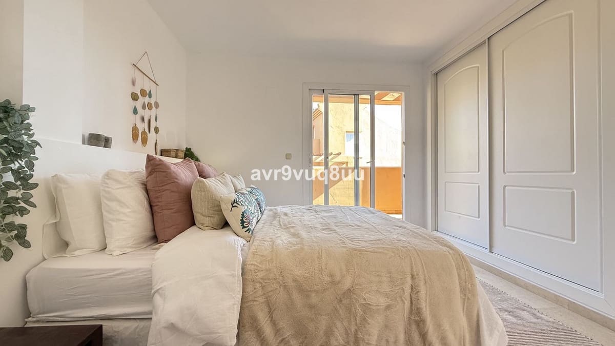 2 makuuhuone Huoneisto myytävänä paikassa Elviria mukana uima-altaan 
autotalli - 449 950 € (Ref: 9697917)