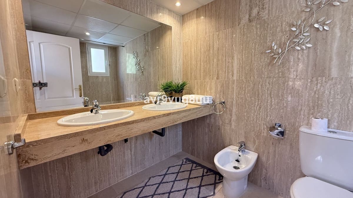 2 makuuhuone Huoneisto myytävänä paikassa Elviria mukana uima-altaan 
autotalli - 449 950 € (Ref: 9697917)