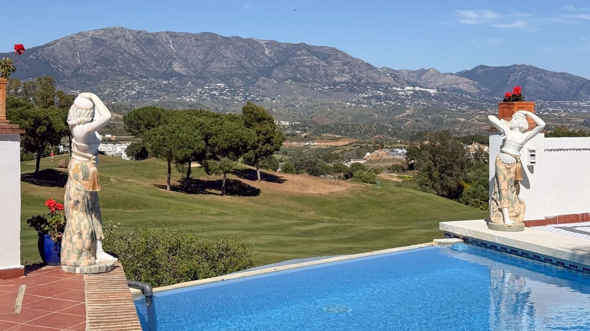 4 bedroom Villa for sale in La Cala Golf with pool - € 1,899,500 (Ref: 9751101)