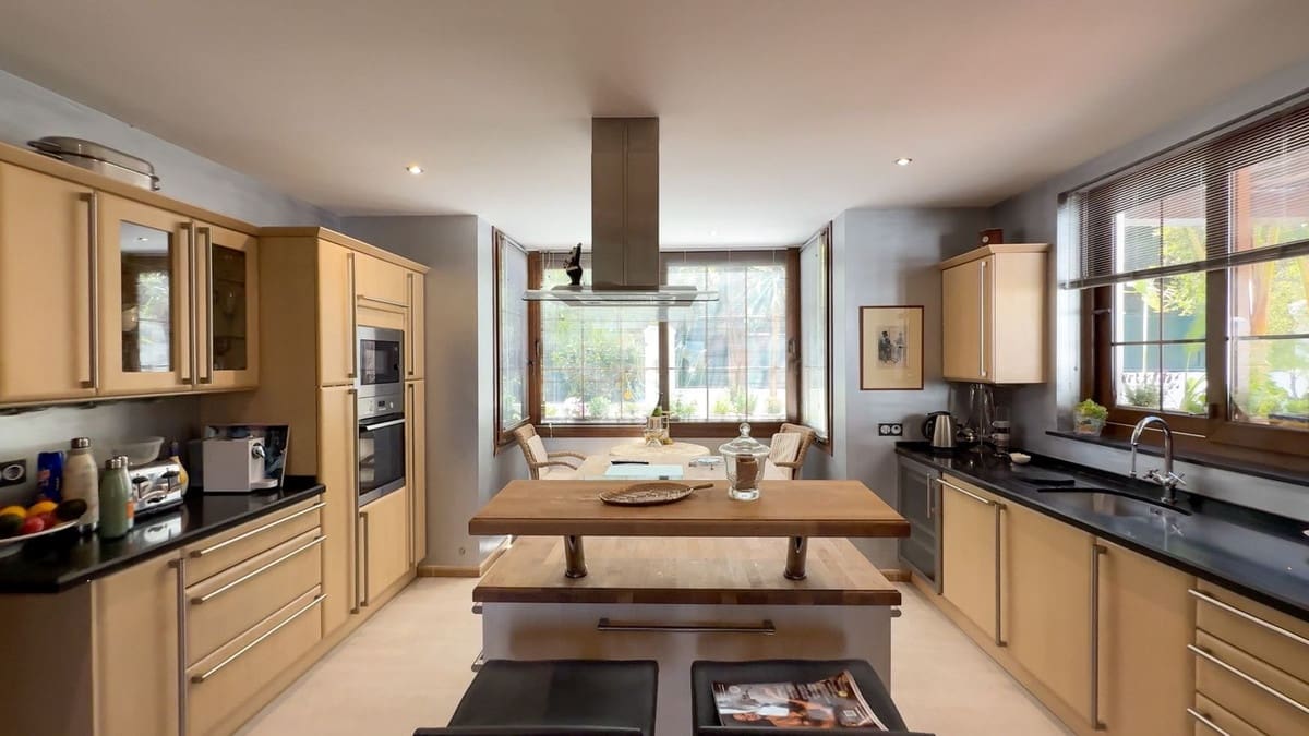 4 bedroom Villa for sale in La Cala Golf with pool - € 1,899,500 (Ref: 9751101)