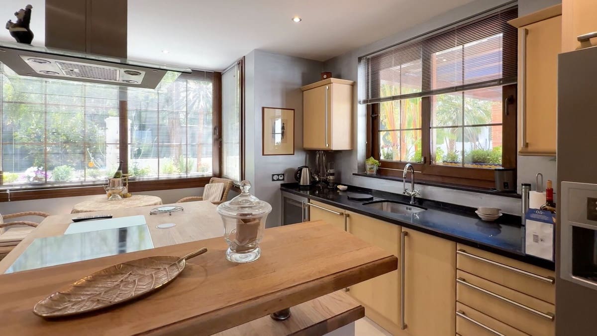 4 bedroom Villa for sale in La Cala Golf with pool - € 1,899,500 (Ref: 9751101)