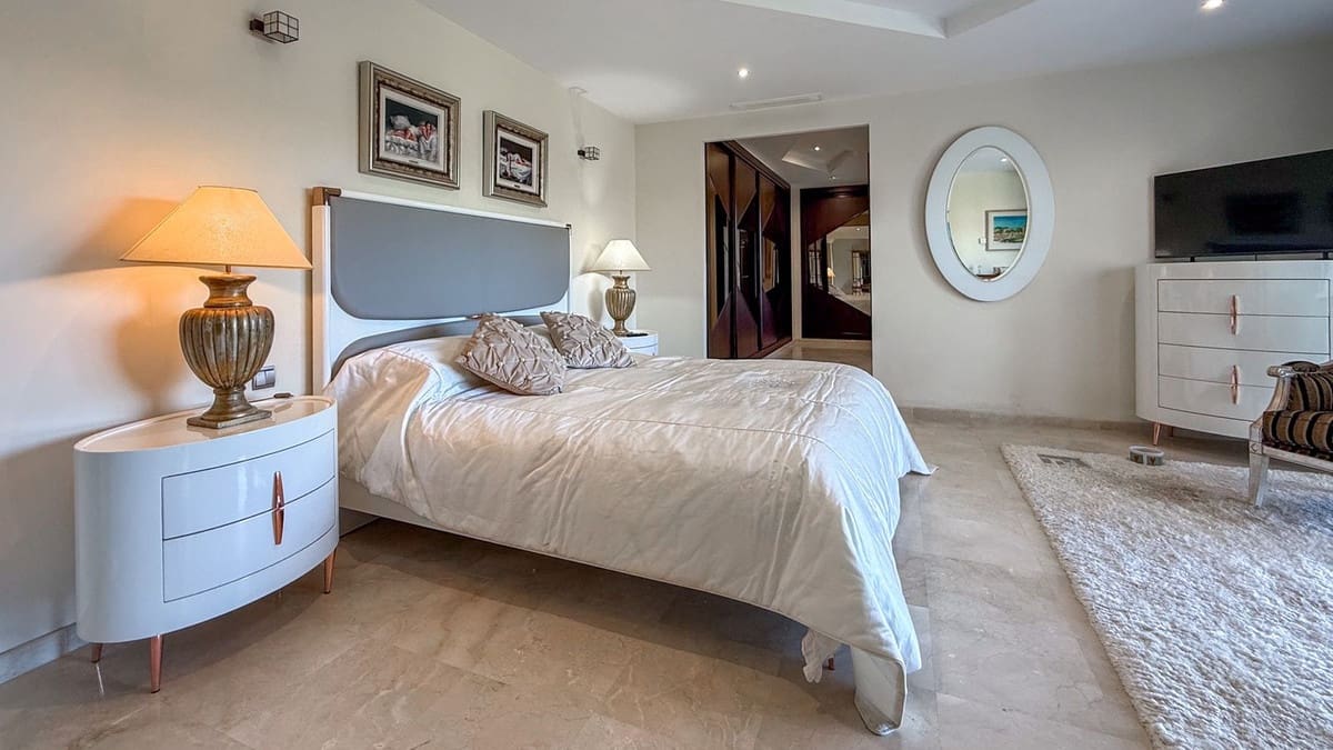 4 bedroom Villa for sale in La Cala Golf with pool - € 1,899,500 (Ref: 9751101)