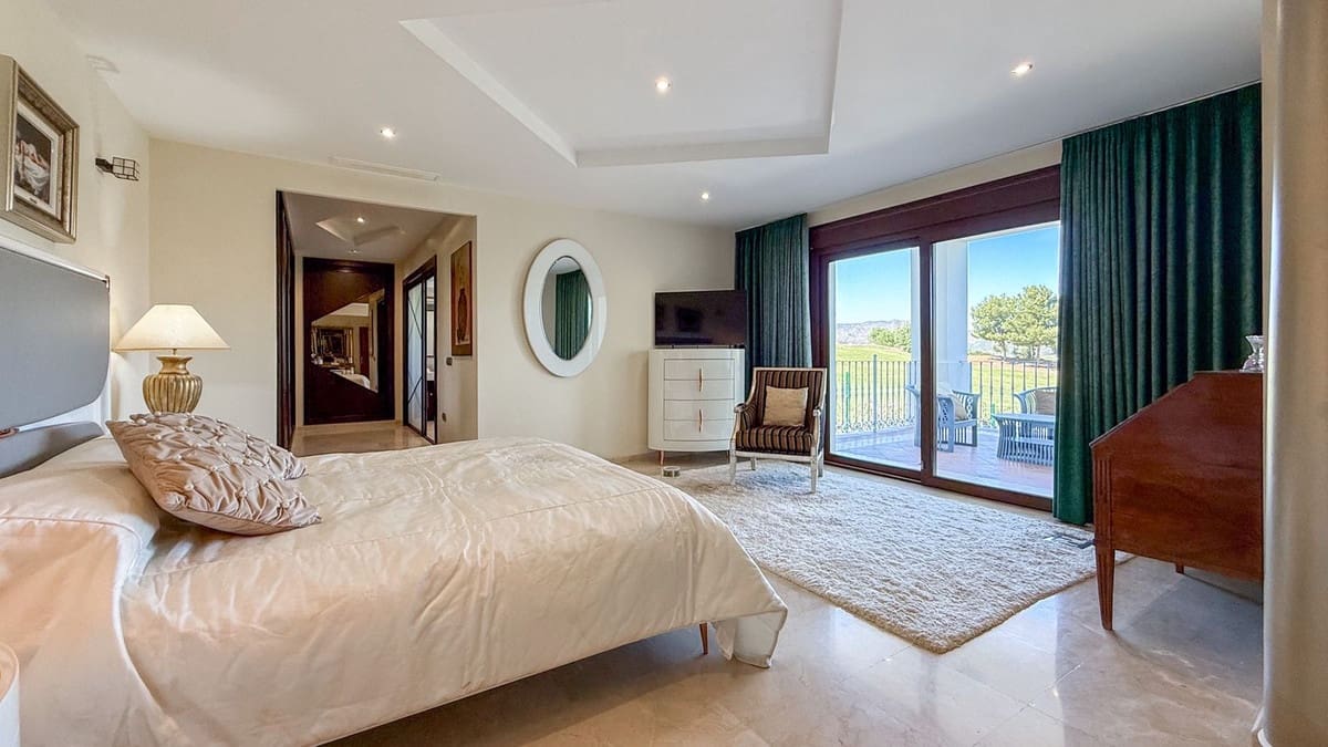 4 bedroom Villa for sale in La Cala Golf with pool - € 1,899,500 (Ref: 9751101)