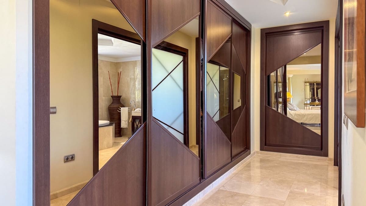 4 bedroom Villa for sale in La Cala Golf with pool - € 1,899,500 (Ref: 9751101)