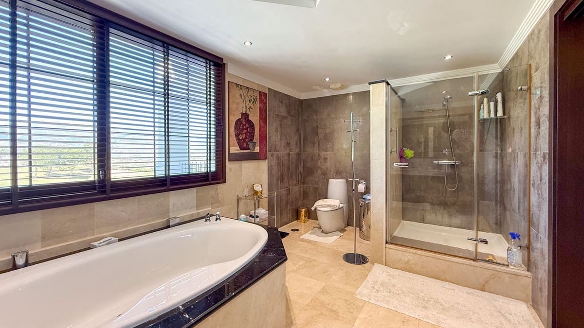 4 bedroom Villa for sale in La Cala Golf with pool - € 1,899,500 (Ref: 9751101)