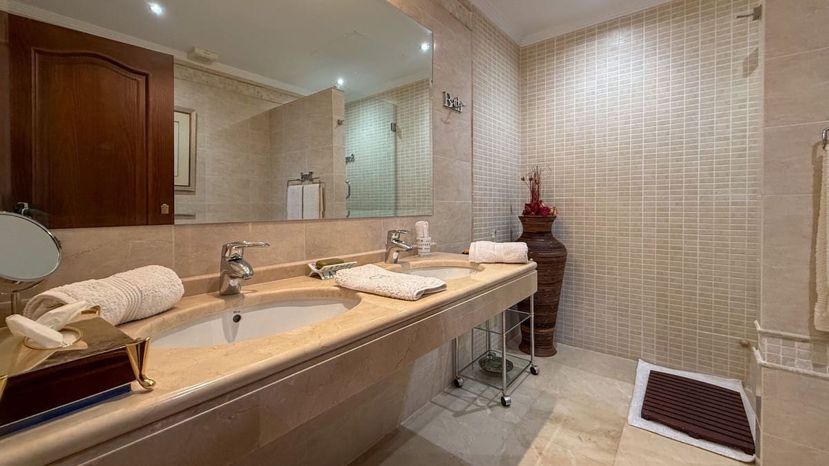 4 bedroom Villa for sale in La Cala Golf with pool - € 1,899,500 (Ref: 9751101)