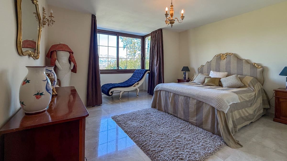 4 bedroom Villa for sale in La Cala Golf with pool - € 1,899,500 (Ref: 9751101)