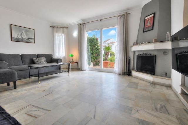 Casa de 3 habitaciones en La Cala de Mijas, Mijas en venta con piscina - 650.000 € (Ref: 9770907)