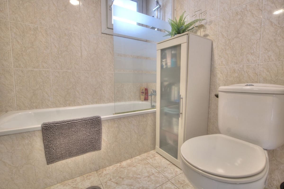 2 makuuhuone Huoneisto myytävänä paikassa La Cala de Mijas mukana uima-altaan - 275 000 € (Ref: 9771872)
