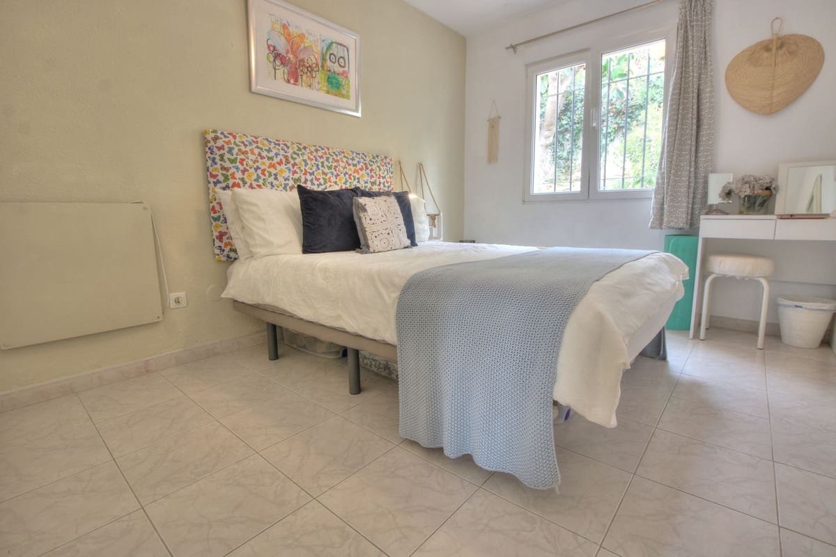 2 makuuhuone Huoneisto myytävänä paikassa La Cala de Mijas mukana uima-altaan - 275 000 € (Ref: 9771872)