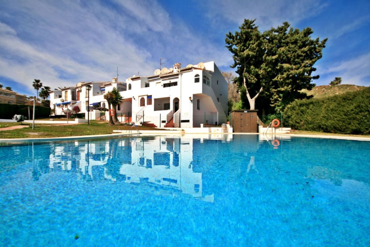 2 makuuhuone Huoneisto myytävänä paikassa La Cala de Mijas mukana uima-altaan - 275 000 € (Ref: 9771872)