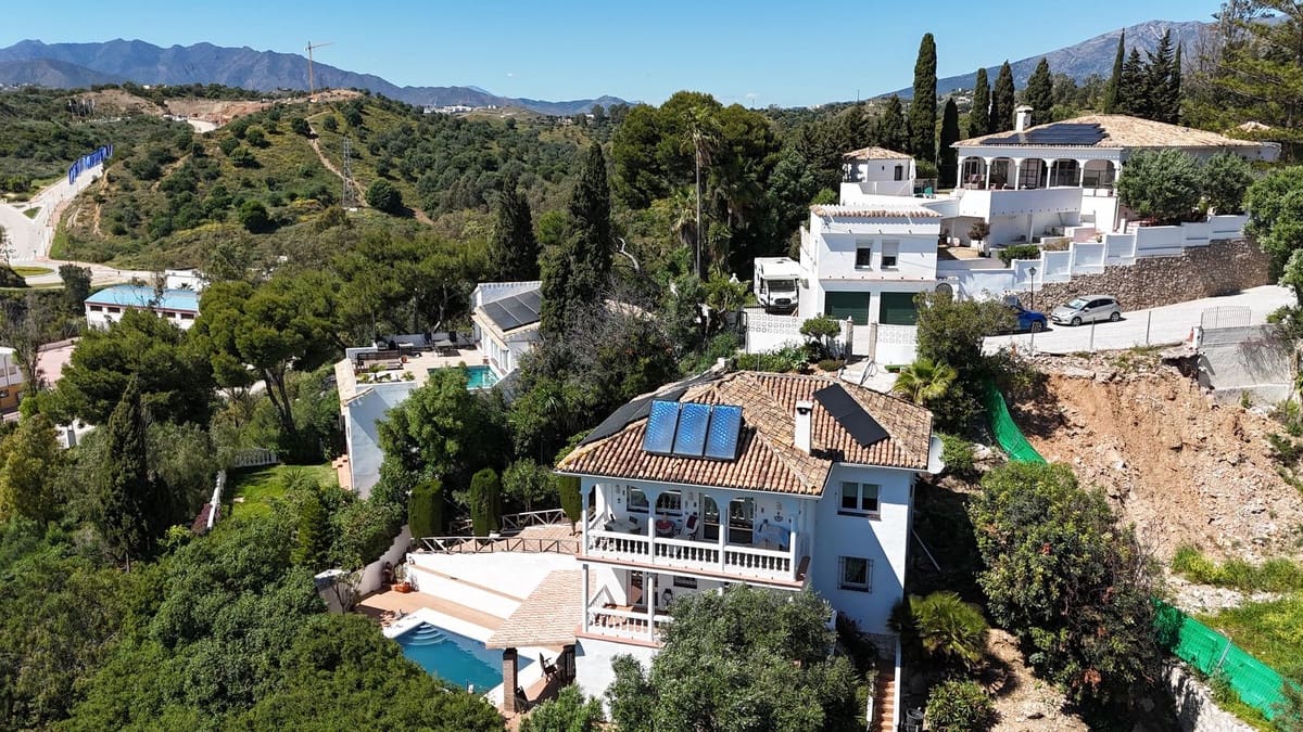 4 bedroom Villa for sale in La Cala de Mijas with pool - € 899,950 (Ref: 9780049)