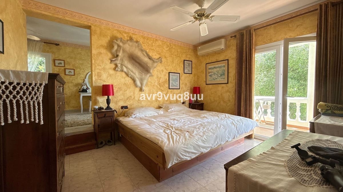 4 bedroom Villa for sale in La Cala de Mijas with pool - € 849,950 (Ref: 9780049)