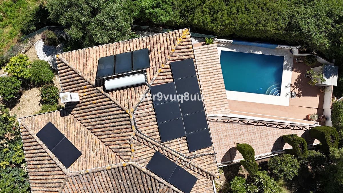 4 bedroom Villa for sale in La Cala de Mijas with pool - € 849,950 (Ref: 9780049)