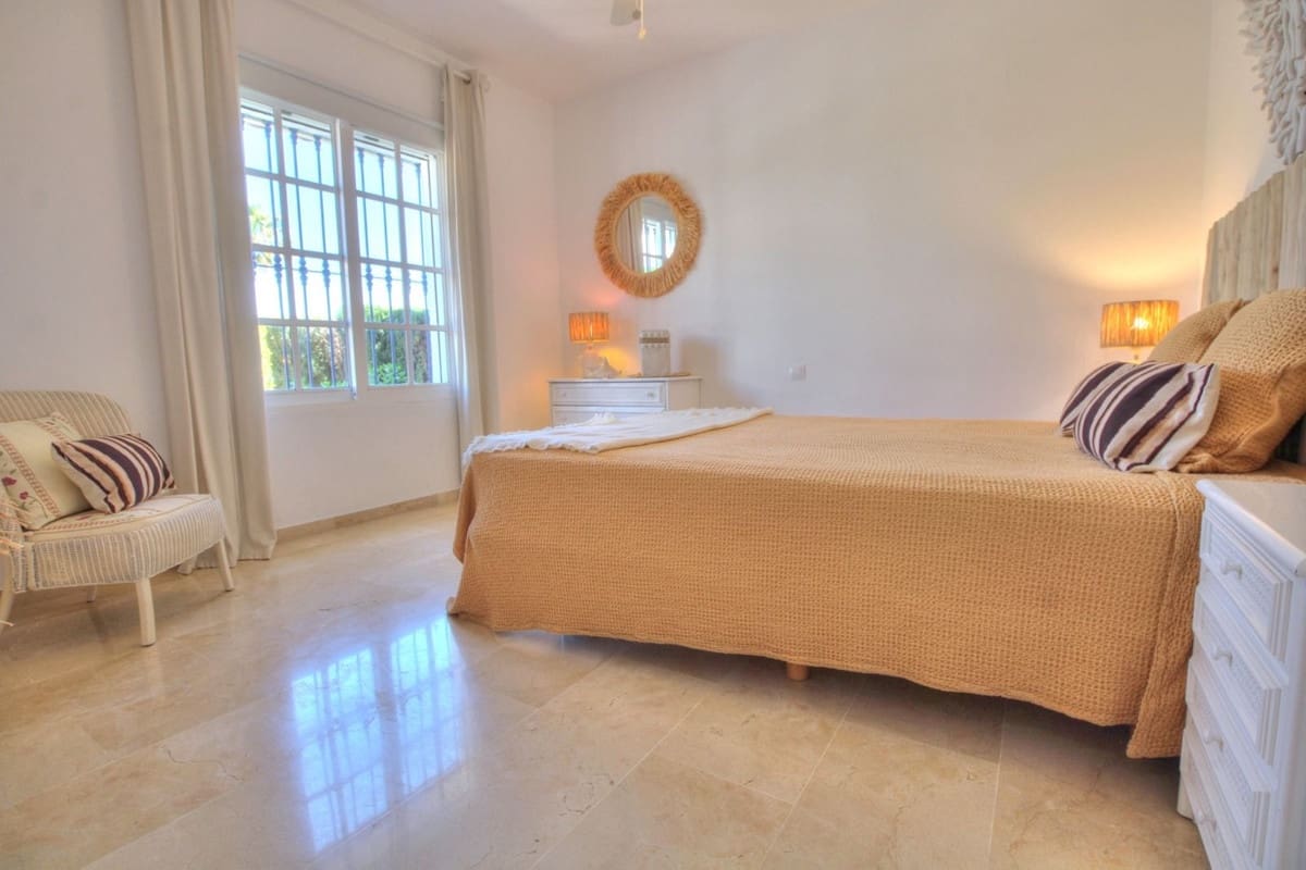 2 sypialnia Dom blizniak na sprzedaż w El Chaparral z basenem - 695 000 € (Ref: 9784509)